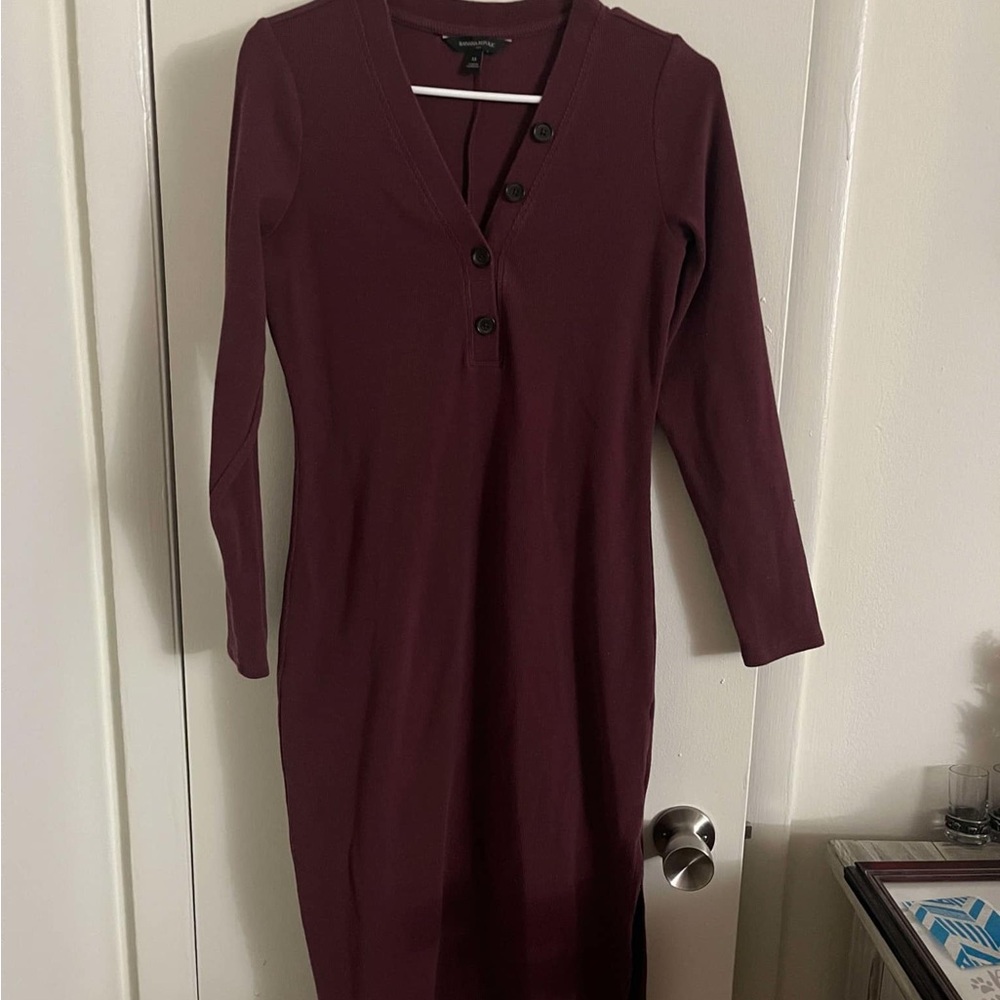 Banana Republic Red Ribbed Midi Dress with V-Neck and Long Sleeves